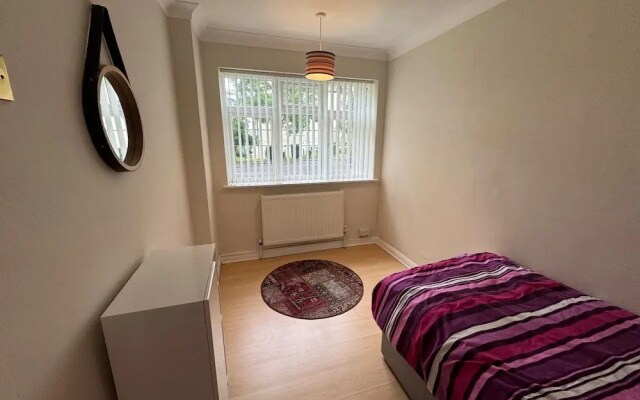 Lovely 2 Bedrooms Flat in South Sutton