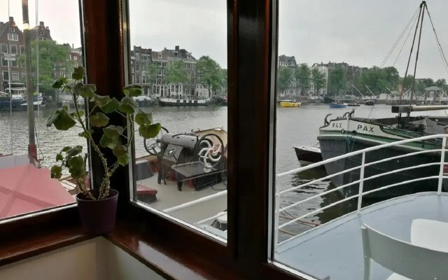houseboat Rose