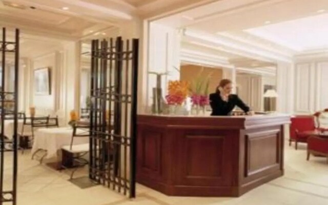 Hôtel Suites Unic Renoir Saint Germain