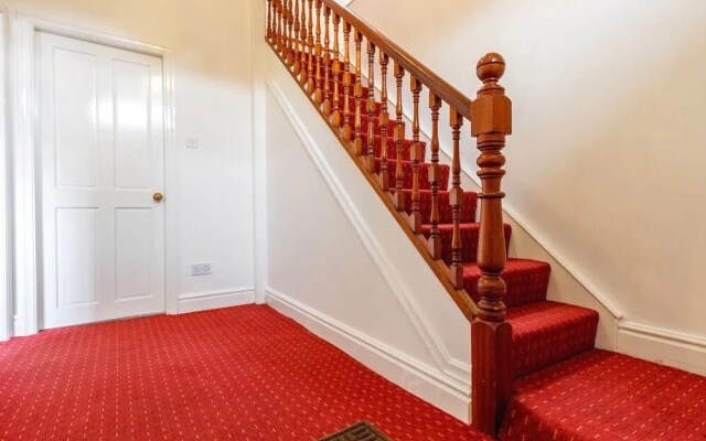 Liverpool Centre Sleeps 16 Stunning
