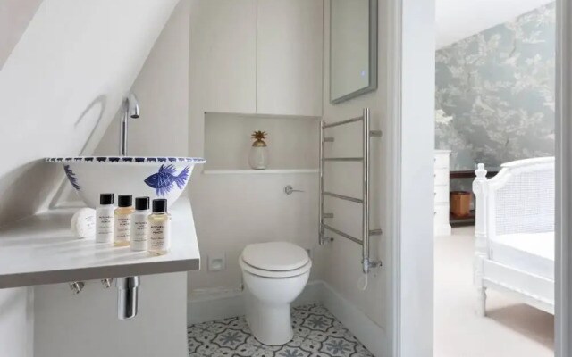 Royal Crescent Mews by Onefinestay