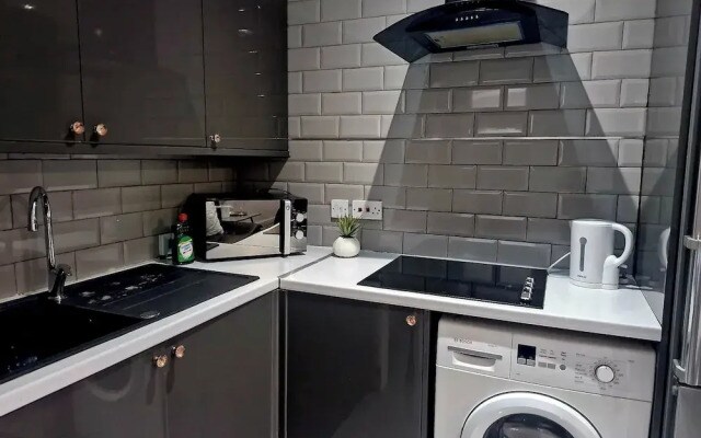 Seaside Escape - Sleeps 4 - Pets Ok - Free Parking