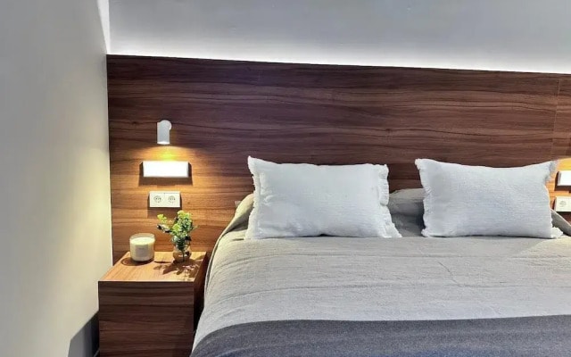 Edmond Vibes Almagro Suites