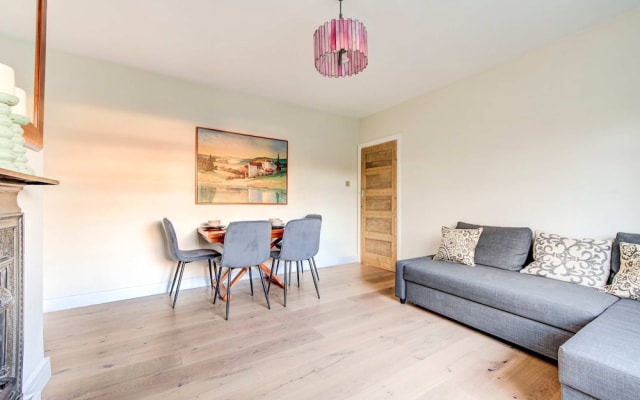 Modern Flat Near Pitshanger Park
