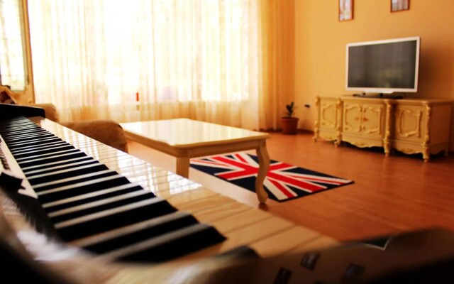 Sherlock Homes Art Hostel