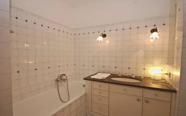 Colosseum Apartment
