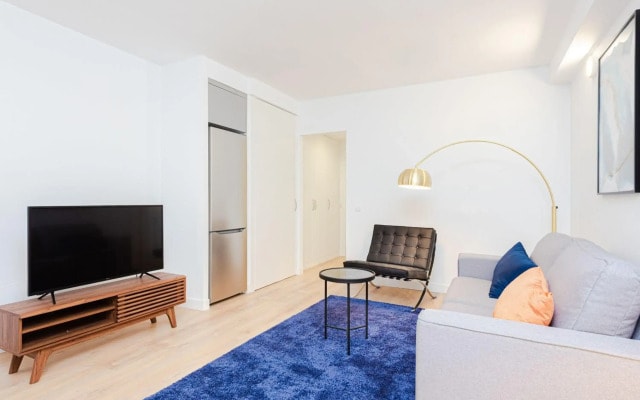 Premium Accomodation in La Rosaleda - Madrid