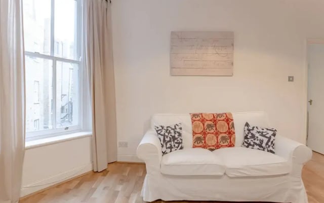 Charming 2 Bedroom Property in Clapham