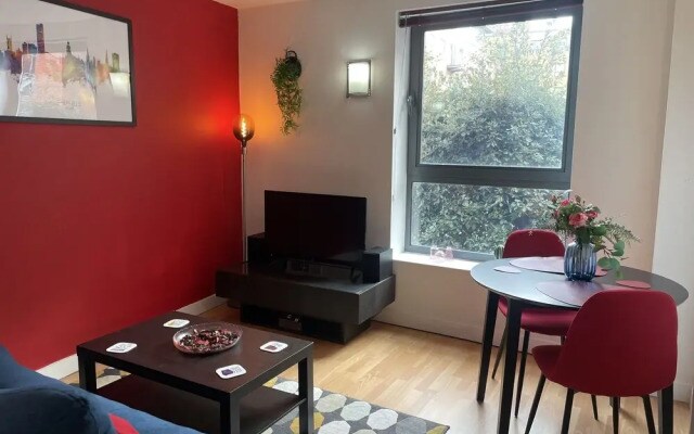 Modern 1BR City Centre Apartment
