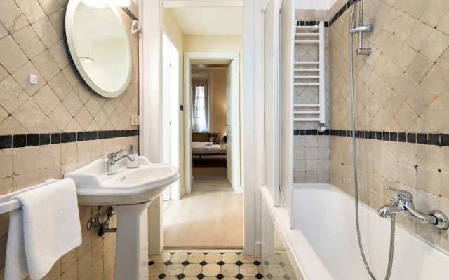 Sunny Flat In Elegant Building Close To Colosseum