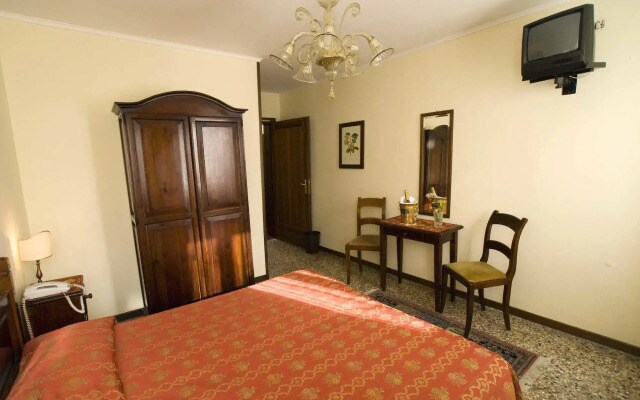Tivoli Hotel