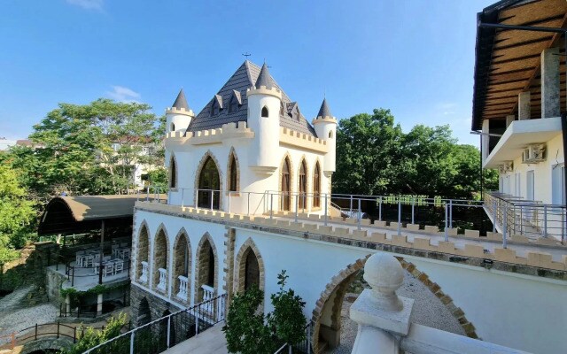 Persikovy Zamok Private House