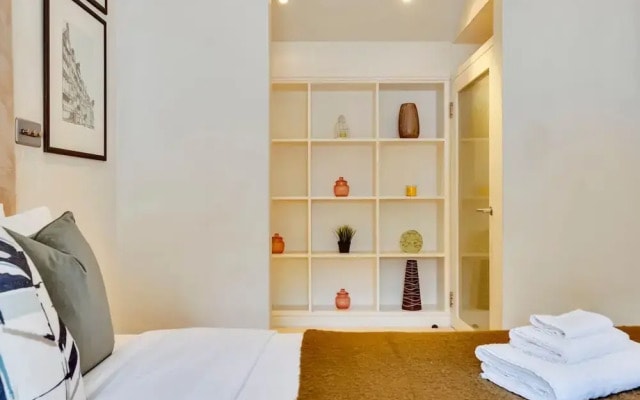 Luxe 4-bed Mews Home - 10 min to Harrods