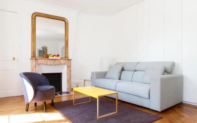 Marais - Place des Vosges Apartment