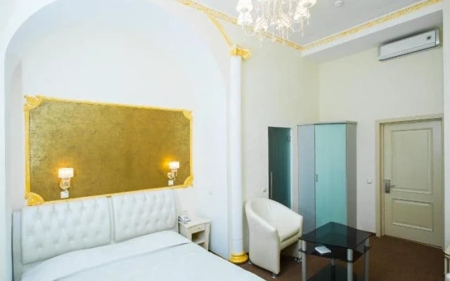 Lira Hotel