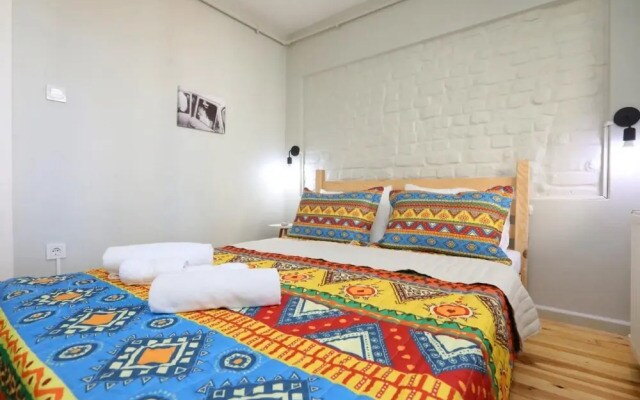 Flat with Balcony and Shared Terrace in Beyoglu