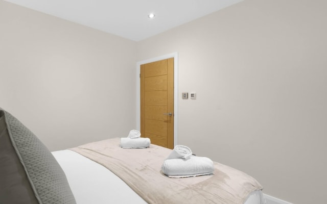 Modern Comfort 2-Bedroom, 2-Bathroom House