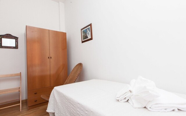 Guinizzelli Apartment
