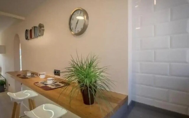 Beachfront Sunny Apartment Sea Mountain View