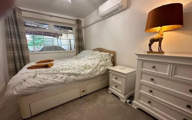 Cottinghamdetachedprop/kingbed/tv/wifi