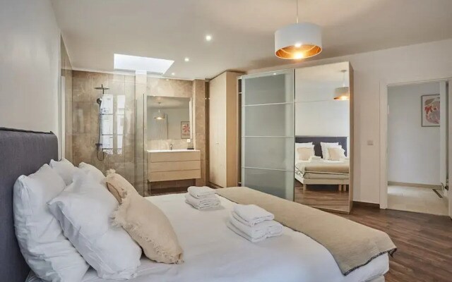 Superb Apartment Center of Paris-montmartre