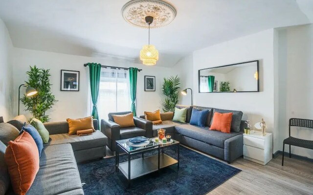 Spacious 2BR Maisonette 2 Baths Huge Lounge