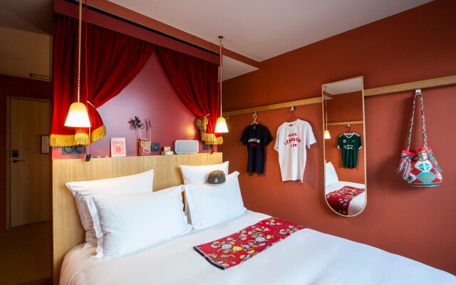 Mob Hotel Paris les Puces