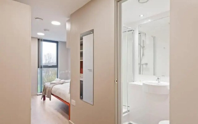 Fabulous Large City Centre Apt 6BR - Sleeps 6