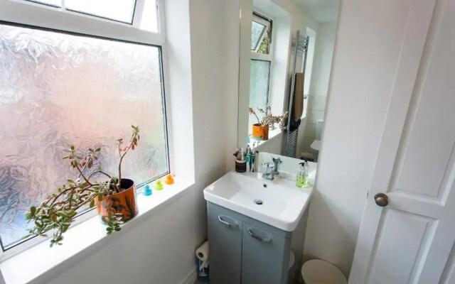 36B Burton Road