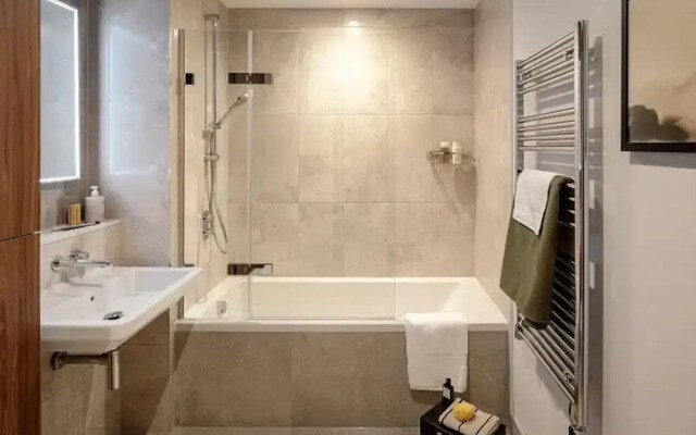 Luxurious 2bed Apartment in Greenford Quays