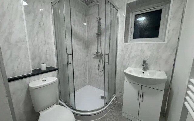 Erith Cosy Retreat Home