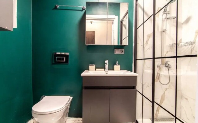 Fabulolus Flat Near Kennedy Avenue in Fatih
