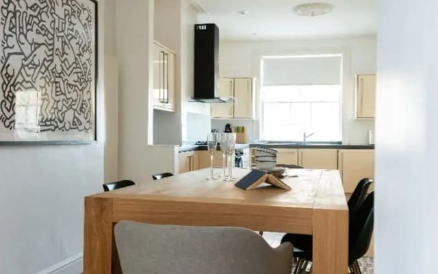 The Kings Row- Quiet 3BD Near Kings Cross