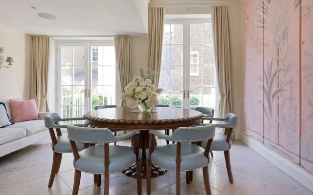 Elegant 5-bed House Chelsea