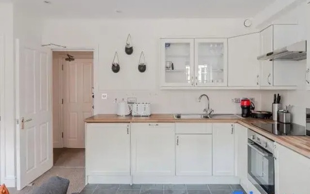 The Foley Residence II - Fitzrovia - by Frankie