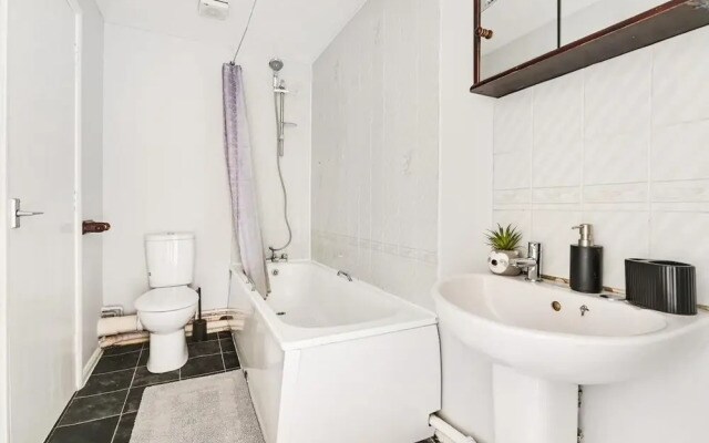 Luxe 2 bed House in London - Free Parking