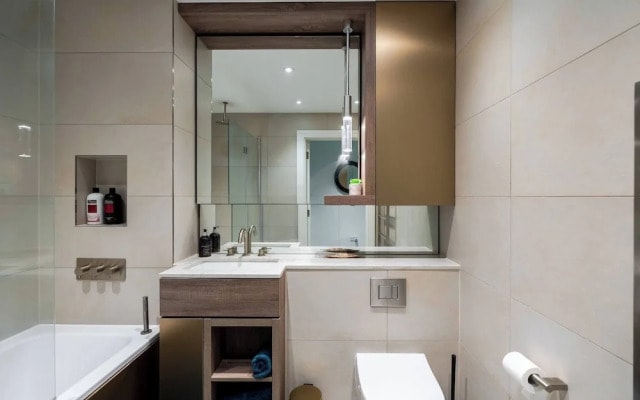 Modern Cozy Kingston Flat, 5 Mins to Train Station