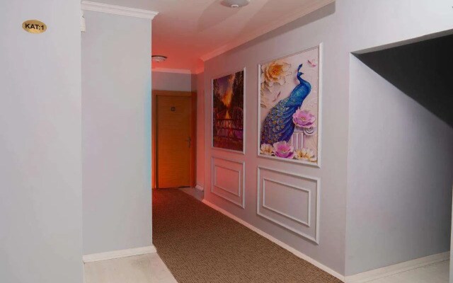Heraldic Room Hotel