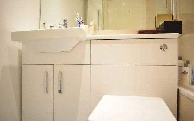 North London 2 Bedroom Flat With Roof Terrace