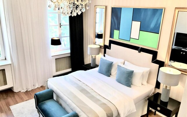 MONDRIAN Luxury Suites & Apartments Market Square IV