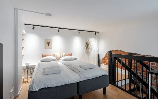 Stylish Loft next to City Center & Lake Pyhäjärvi