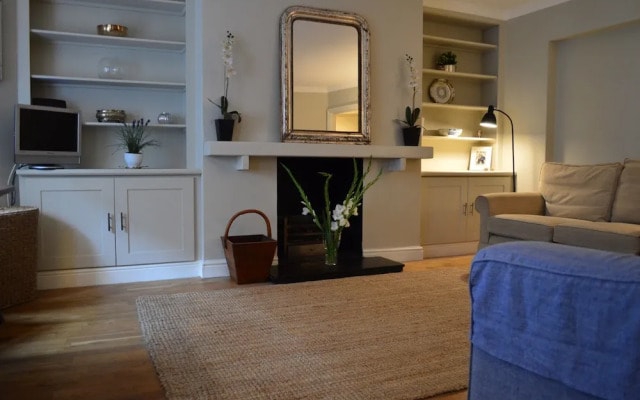 Stylish 2 Bedroom Apartment In London