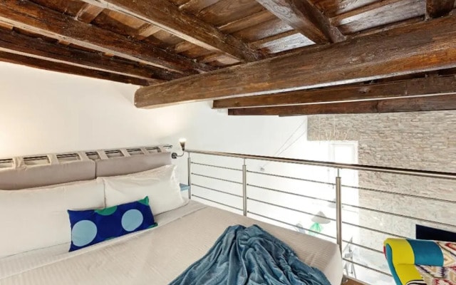 Sleek flat 4 guests 450mt from the Colosseum