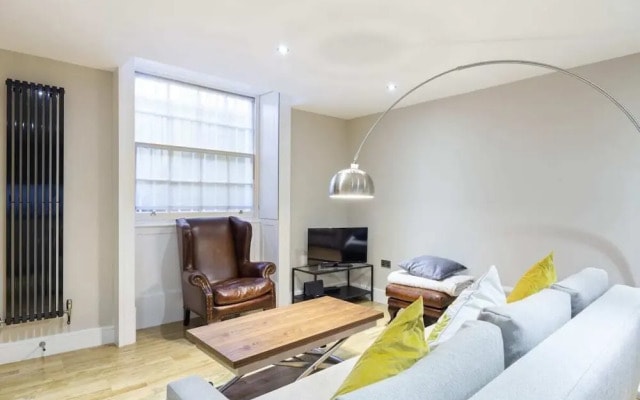 Modern & Cosy Apartment Close To Tube, Sleeps 5