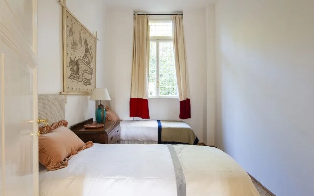 Popolo Square Luxury Two Bedroom Apartment