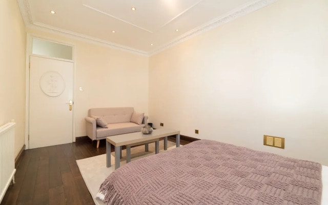 Excel Apartments Hyde Park