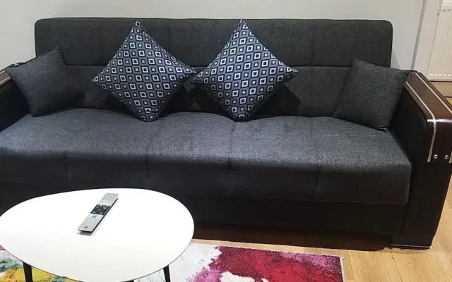 Apartment Sleeps 2 With Free Parking