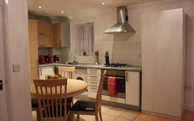 Apartment - Sleeps 2 - Parking - Station Close
