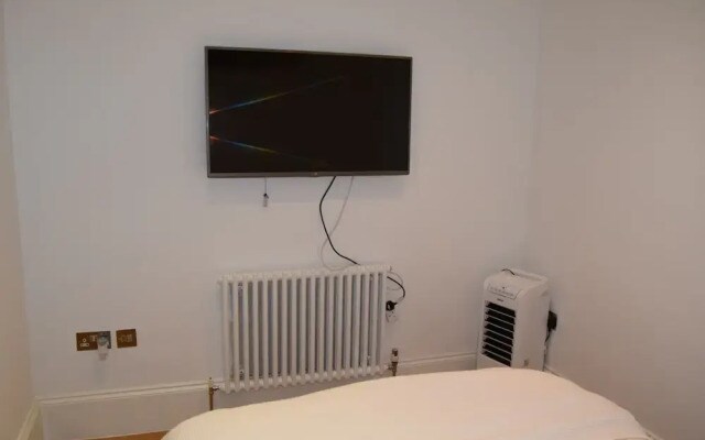 Well Located 1 Bedroom Flat In Sloane Square