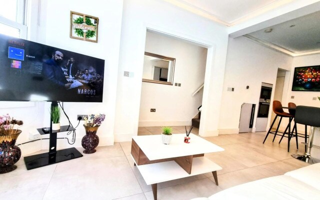 Surbiton Luxury Garden House 19A